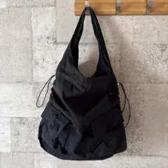 ブラックショルダーナイロンバッグ