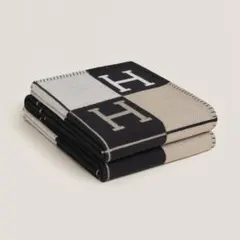 HERMES エルメス プレード ブランケット アヴァロンⅢ 黒 エクリュ 美品のサムネイル