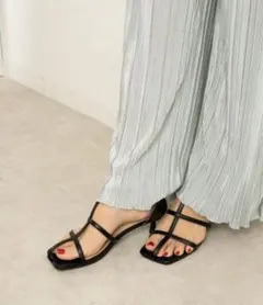 【新品未使用】FABBY FABBY ストラップピンヒールサンダルのサムネイル
