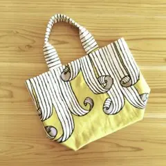 ミナペルホネン　最新swing yellow の大きめトートバッグ ミナペルホネン 最新swing yellow の大きめトートバッグ - メルカリ