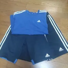 adidas Tシャツとショートパンツセット