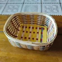 ハンドメイドのカゴ