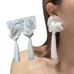 サテンフラワー×ロングタッセルイヤリング／花嫁 ウェディング 結婚式 前撮り