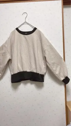 We Strive キルティング風プルオーバー ベージュ×ブラック