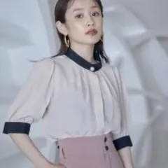 美品❤️【ビサビ】(F) ふんわり袖のバイカラータックブラウス/パール釦付き