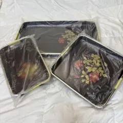 新品未使用　赤い花柄のお盆（トレー）大中小3点セット