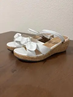 新品未使用/リボン付き ホワイト サンダル 22.5 ACQUA CALDA
