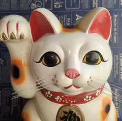アンティーク手描きの美しい眉毛や長いヒゲが美しい特大の招き猫　高さ30cm アンティーク手描きの美しい眉毛や長いヒゲが美しい特大の招き猫 高さ