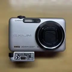 CASIO EXILIM EX-FC100 コンパクトデジタルカメラ　ジャンク？のサムネイル