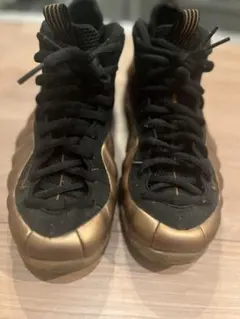 ブラック/ゴールド フォームポジット スニーカー