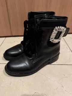 ビジュー付きブラックブーツ