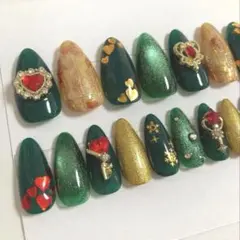 【全サイズ現品販売】 ネイルチップ 緑 マグネット ハート 雪の結晶 ゴールド