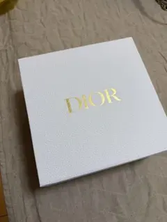 DIOR ホワイトギフトボックス
