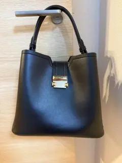 黒のハンドバッグ