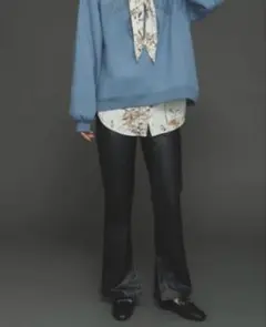 SENSE OF PLACE フェイクレザー　フレアパンツ