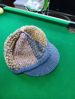 編み込みデザイン 帽子 青紫と黄色