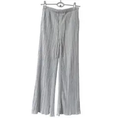 GU プリーツパンツ