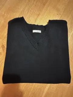 紺色のVネックニットベスト