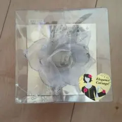 エレガントなホワイトコサージュ