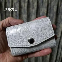 本革☆シルバーペイズリー☆コンパクトミニ財布☆お札は折らずにはいります。
