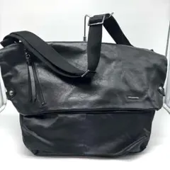美品 Bianchi ビアンキ レザー メッセンジャーバッグ ブラック メンズのサムネイル