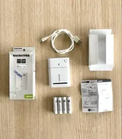 美品　iOS対応 乾電池充電器　緊急時対策用 おまけ ケーブル・電池付