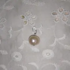 淡水パールのペンダントトップ シルバーカラー