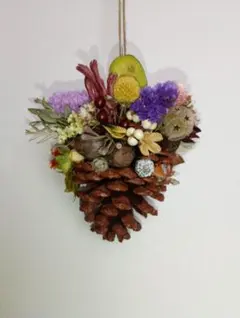 ドライフラワー★ミニ薔薇ユーカリボリュームリース★松ぼっくり　スターチス ハンドメイド ドライフラワーユーカリポポラス ミニリース - メルカリ