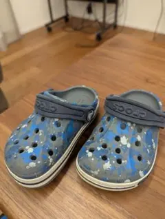 Crocs ブルー迷彩サンダル　14〜14.5cm