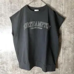 LOWRYS FARM ノースリーブ トレーナー　ダークグレー