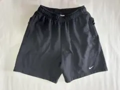 nike ソロ　スウッシュ　スウェット　ハーフパンツ