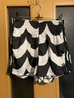 美品 adidas × MARIMEKKO ショートパンツ M