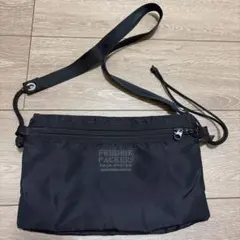 FREDRIK PACKERS ブラック サコッシュ