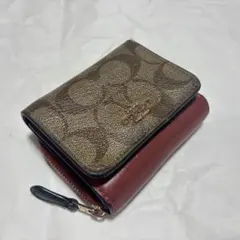 COACH 三つ折り財布 シグネチャー ブラウン×ボルドーのサムネイル
