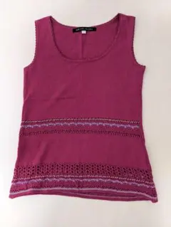 赤 タンクトップ