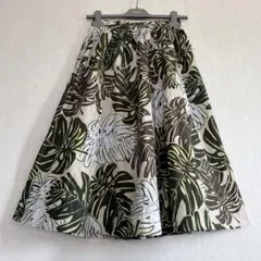 極美品♦︎GRACE CONTINENTAL リーフプリントフレアスカート 日本製のサムネイル