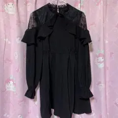 黒いひざ丈ワンピース 長袖 フリル付き