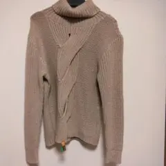 カシミヤ混じり ケーブル編みタートルネックニット ベージュ