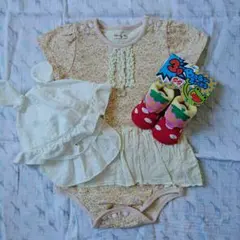 半袖ロンパース、耳付き帽子&いちごソックスセット