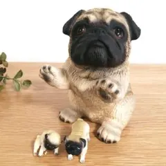 パグの置物とミニチュアフィギュアのサムネイル