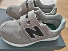 New Balance グレー スニーカー マジックテープ