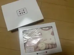 【出産ギフト】ガーゼ、エプロン、おもちゃ