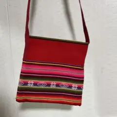 赤いストライプデザイン サコッシュバッグ