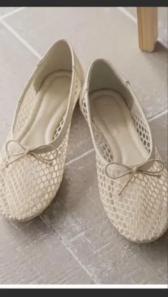 ベージュ メッシュ フラットシューズ リボン付き