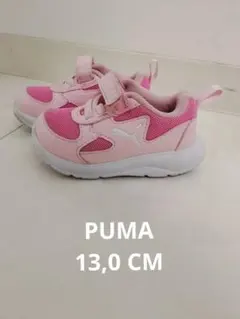 PUMA子供用ピンクシューズ