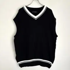 CONFIRM ブラック Vネック ニットベスト　L