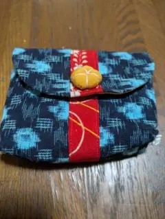 布製ポーチ 青と赤のデザイン