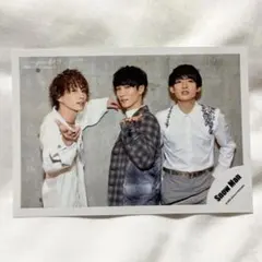 D.D. オフショ　SnowMan(佐久間大介、渡辺翔太、向井康二) 公式写真