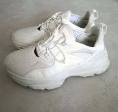 PUMA プーマ　スリッポン スリップイン　スニーカー　白ホワイト　24.0cm