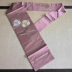 名古屋帯 葵紋 刺繍 流水文様 落ち着いた赤紫色　昭和レトロ　くすみピンクのサムネイル